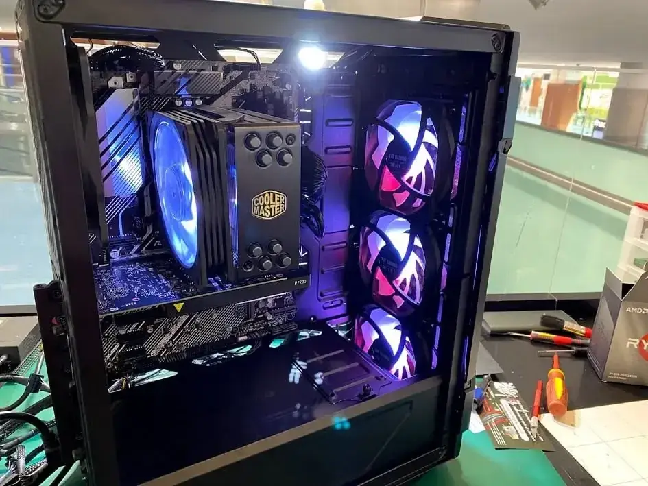 Reparação de computador fixo na bancada da PCSPEED, em Viseu